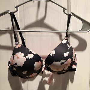 Push-up bra from pink
